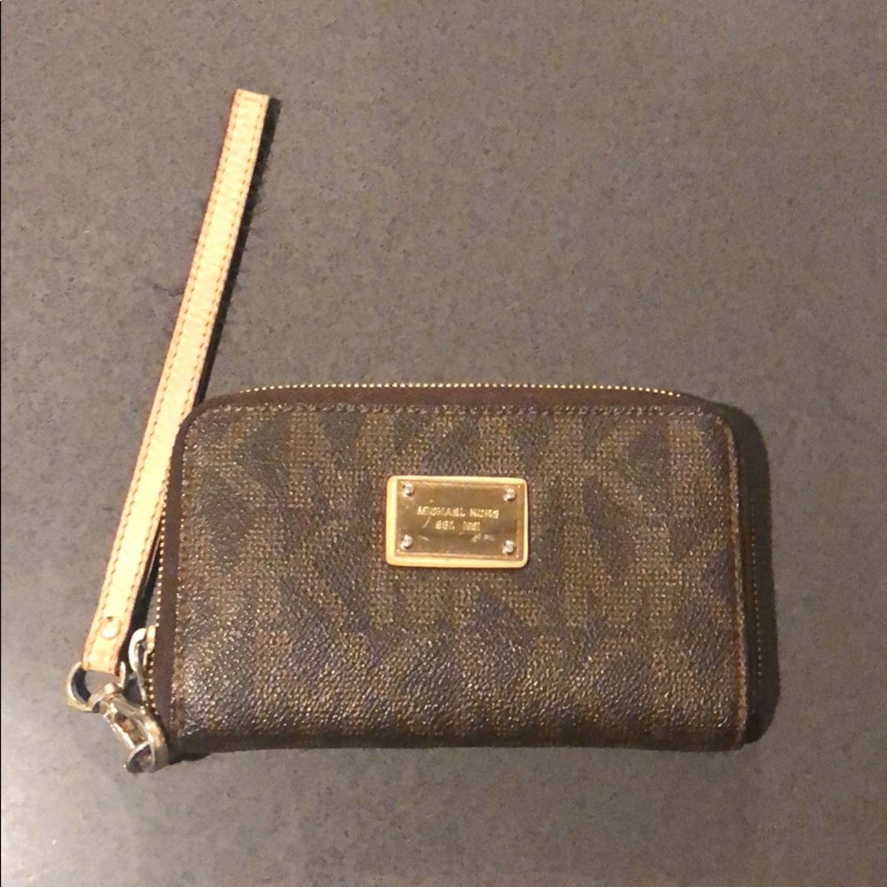 Michael Kors Wristlet Wallet